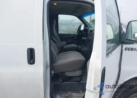 2006 Chevrolet Express Work Van z USA, uszkodzony, nr VIN 1GCGG29VX61122744